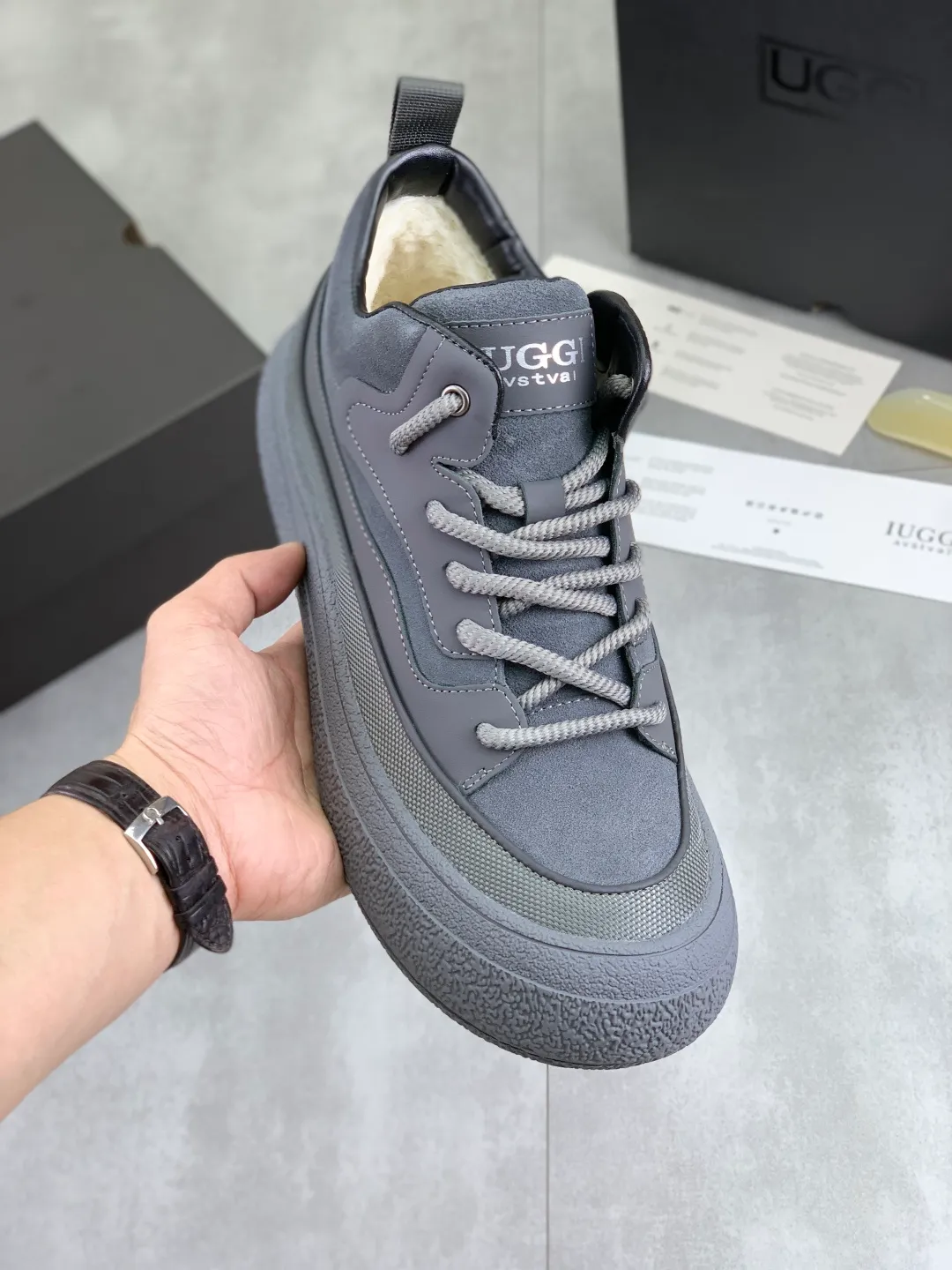 Men's shoes 💰P640 New IUGGI New New Tire Men's Shoes Real cowhide on the outside, Australian wool on the inside, light and easy to put on, brand logo, full of high-end feel, men's style! Men's style! Rarely seen in the market are retro outdoor shoes. They look great on the feet. Mainly because they are so stylish, comfortable and versatile. Color: black, gray, maroon. Size: 39-44